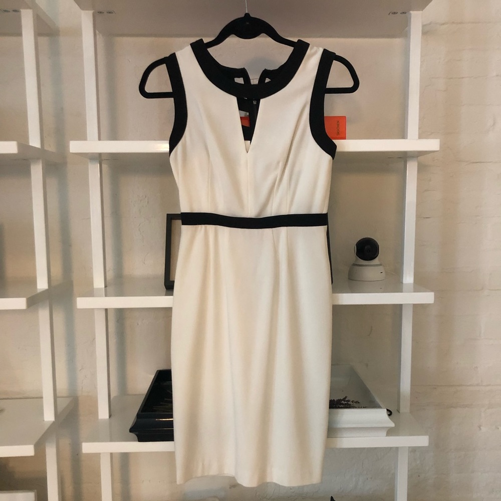 Size 0 chic knee length cocktail dress black/white